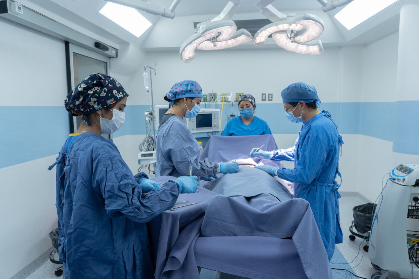Equipo de Coloclinic durante una cirugía ambulatoria